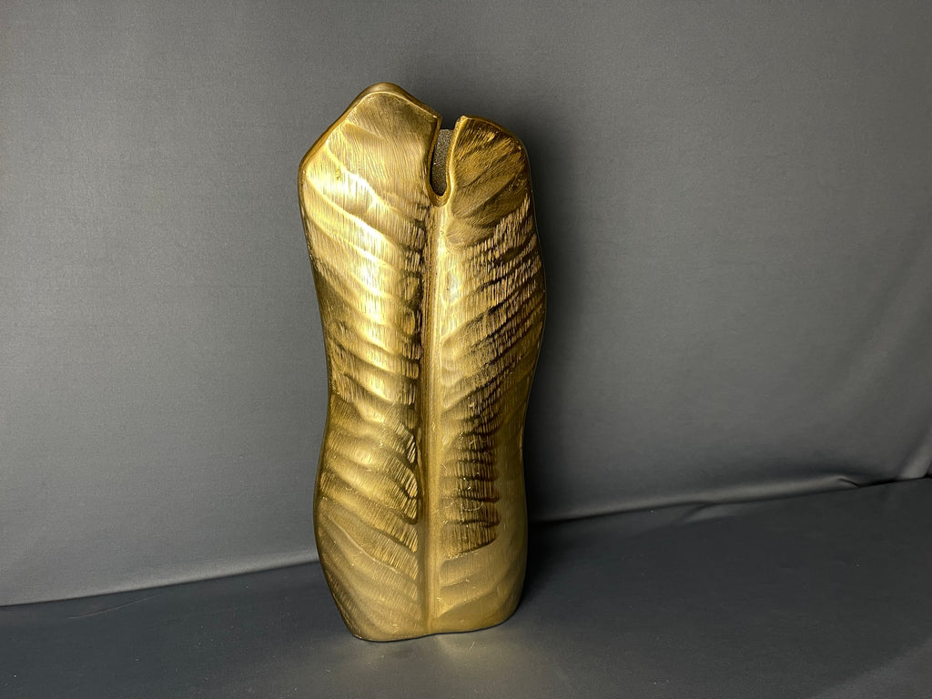 Florero en hoja dorada