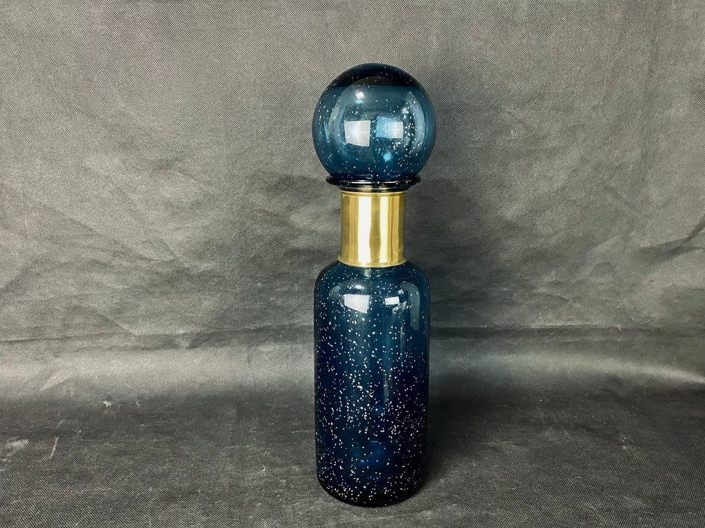 Botella alta ch azul con detalles dorados y tapa tipo esfera