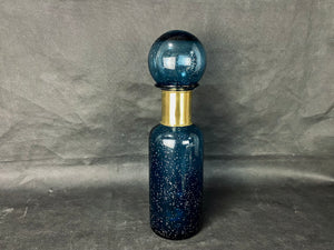 Botella alta ch azul con detalles dorados y tapa tipo esfera
