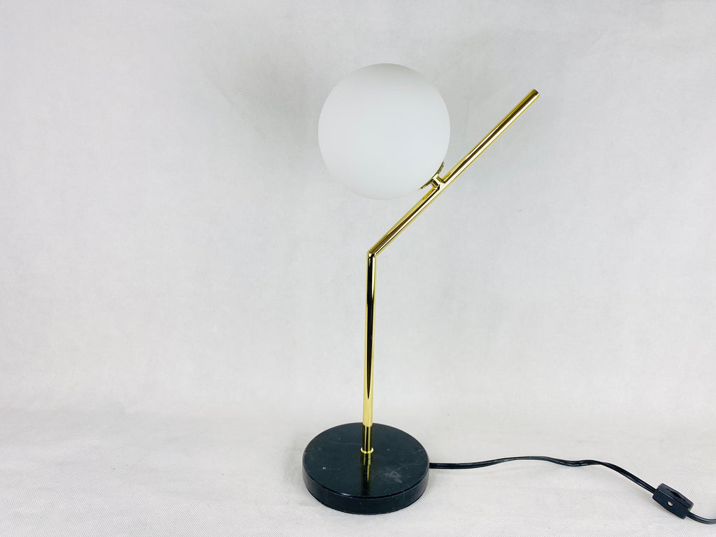 Lámpara de mesa una bombilla