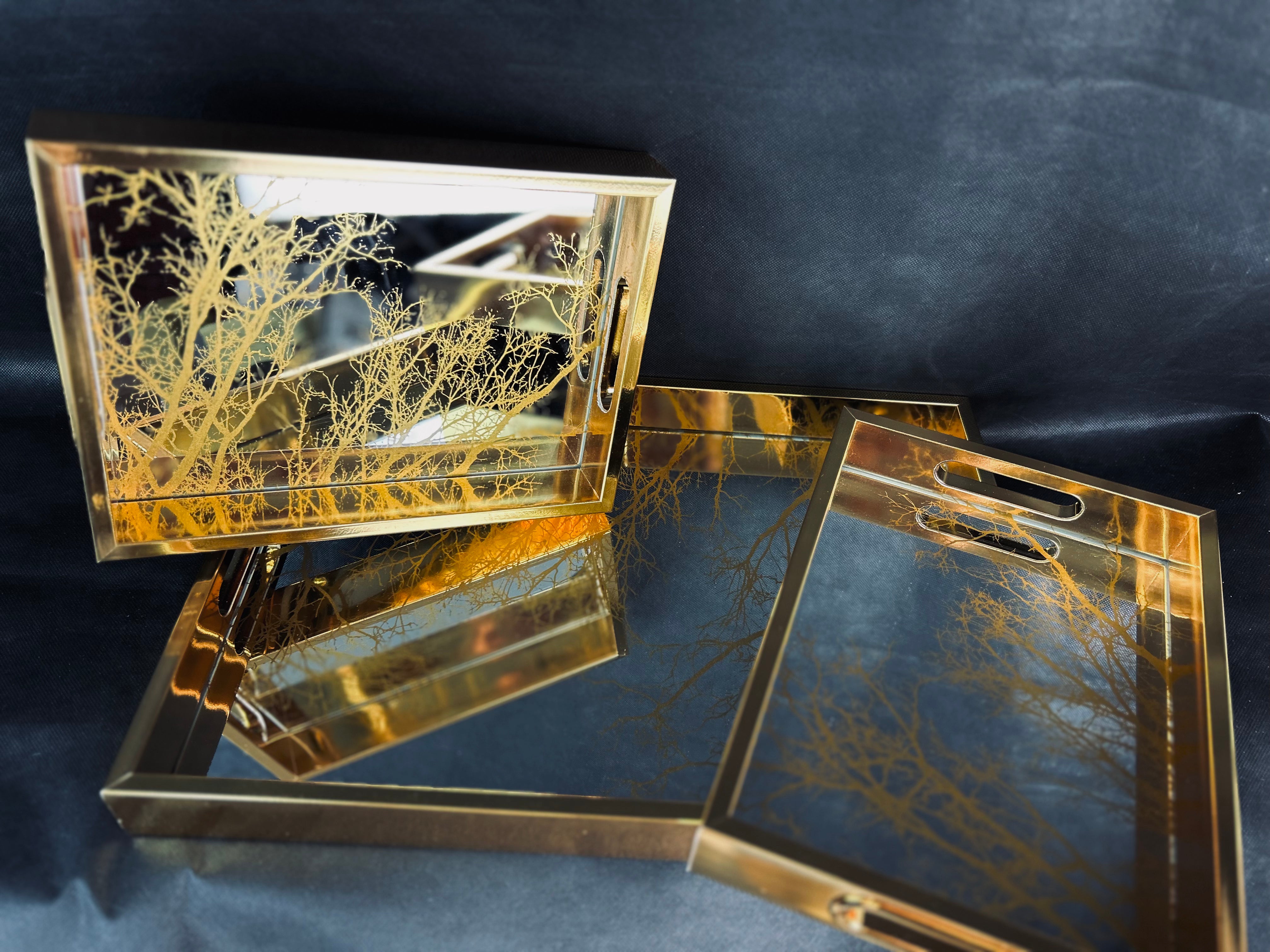 Set x 3 charolas doradas con imágenes de ramas