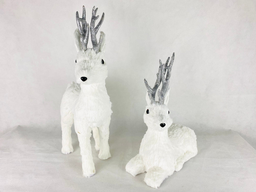 Venado chico blanco parado