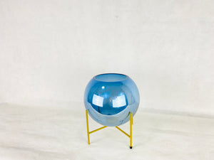 Esfera azul con base de metal